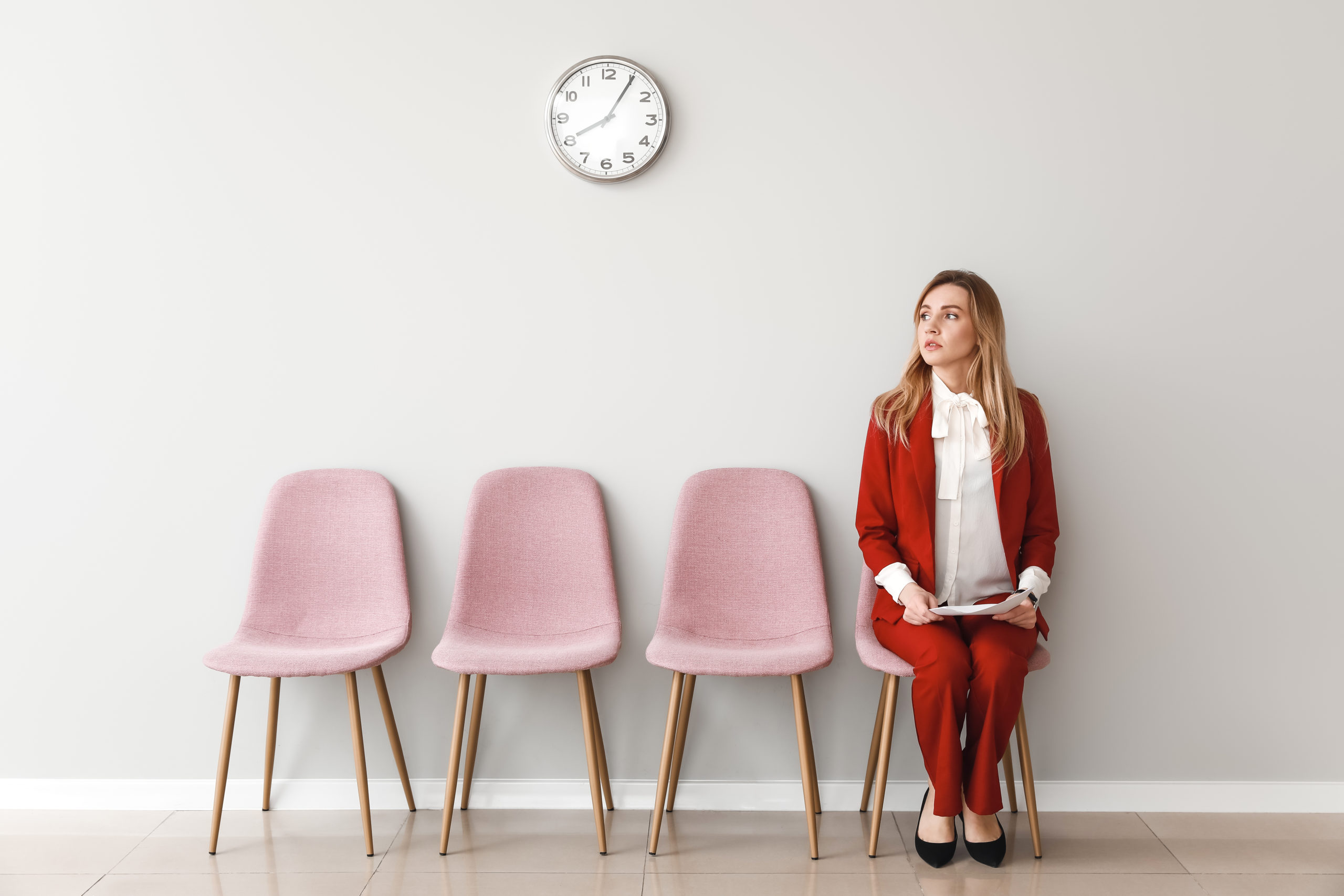 Une femme qui attend son tour pour son recrutement